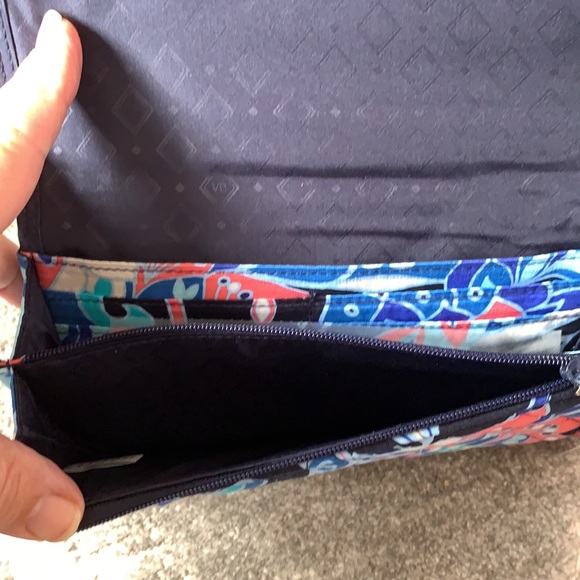 Vera Bradley Trimmed Wristlet - Lotus Flower NWT - Picture 6 of 9
